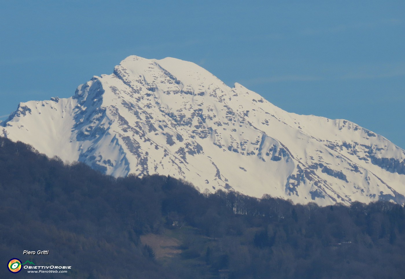 51 Zoom sul Pizzo Arera ben innevato.JPG